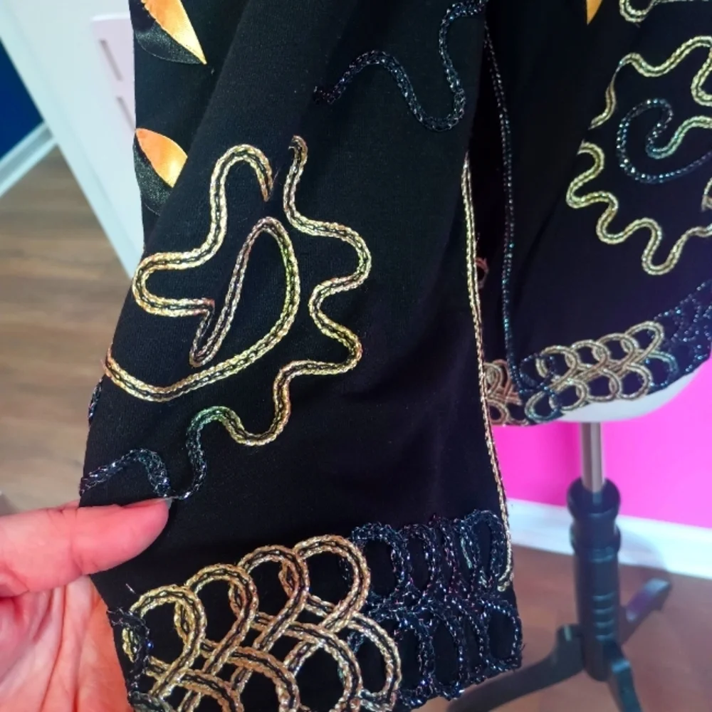 Vintage Lauren Michelle Black&Gold Embroidered V-neck Blouse (Size Large)